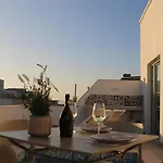 מלון דירות North By Petitchic 4*